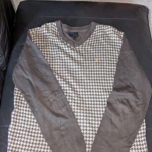 Hurley Men's V-Neck Sweater in Brown Houndstooth